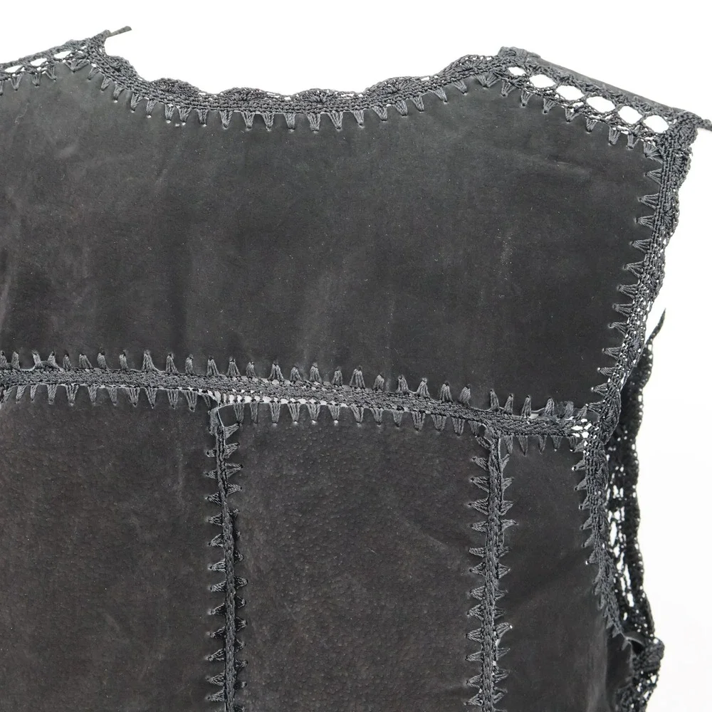 N/A black crochet
